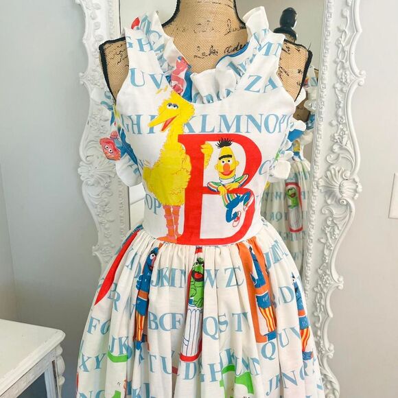 New York Couture *One of a Kind* VINTAGE Sesame Street Print Ruffle Dress - Picture 4 of 6